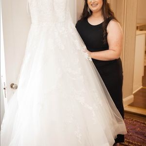 I am normally a size 18 the dress is Size 22